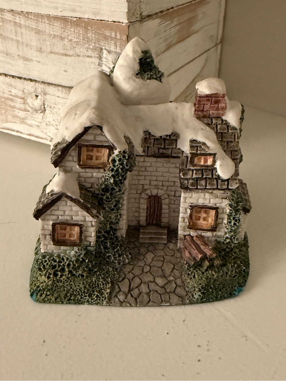 1991 Winter Cottage BH06 Cornwall Collectors Society Miniature House Figurine